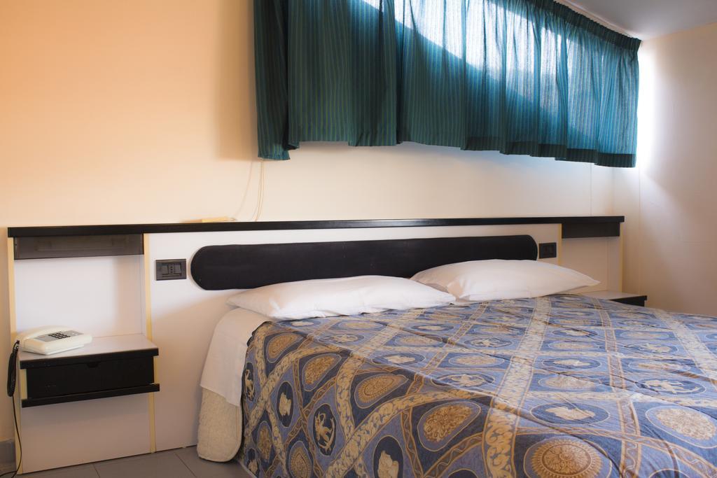 Hotel Falisco Fabrica di Roma Værelse billede